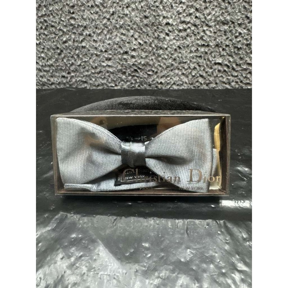 Christian Dior Men's‎ Adjustable Silk Bow Tie Light Gray 4.5" X 2" With Box